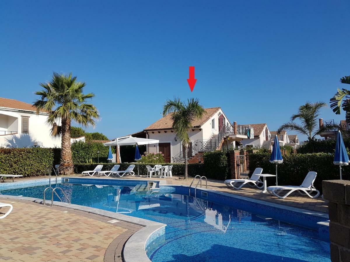 Mansarda Con Vista Piscina Villa Campofelice Di Roccella Exteriör bild