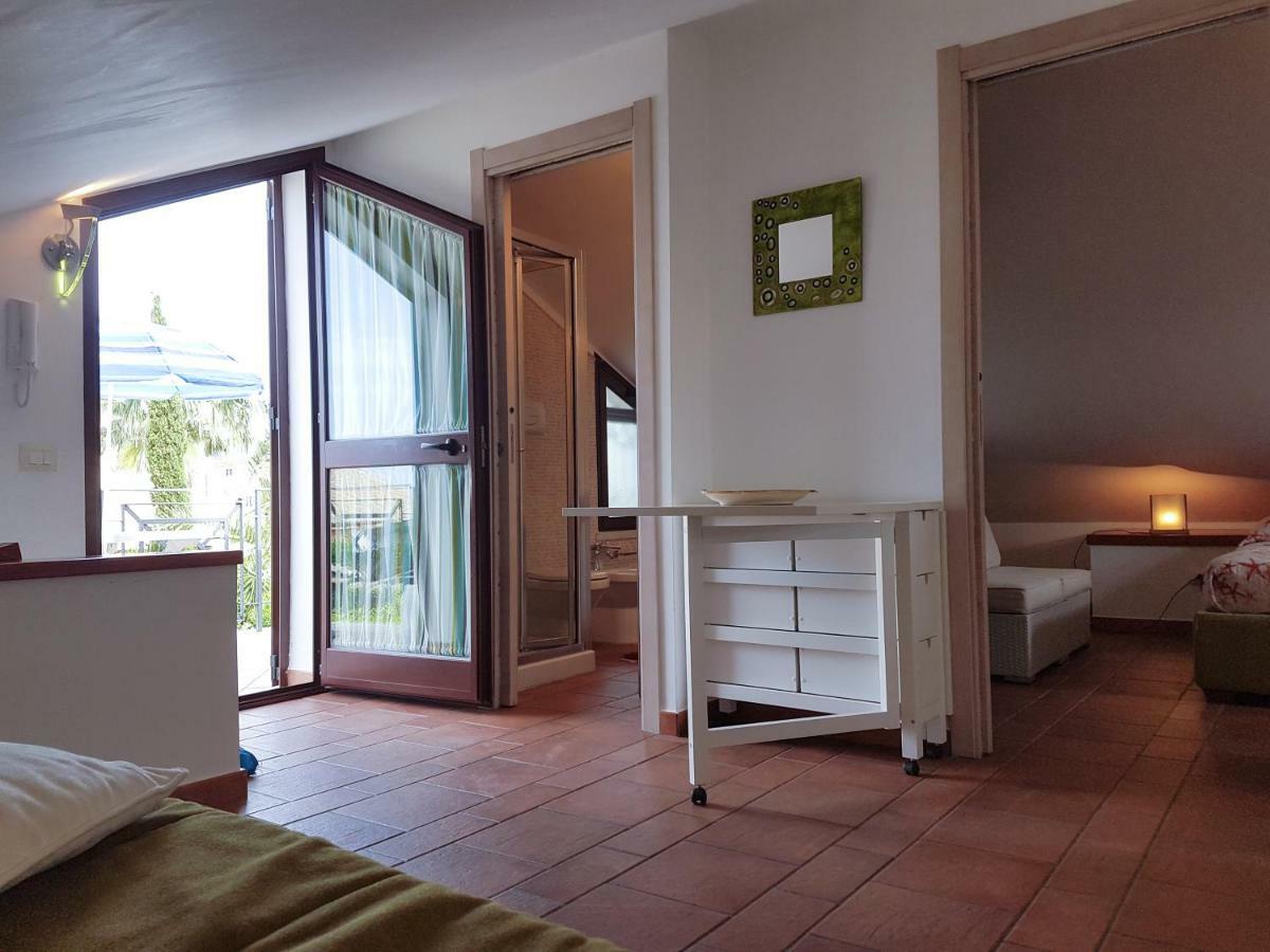 Mansarda Con Vista Piscina Villa Campofelice Di Roccella Exteriör bild
